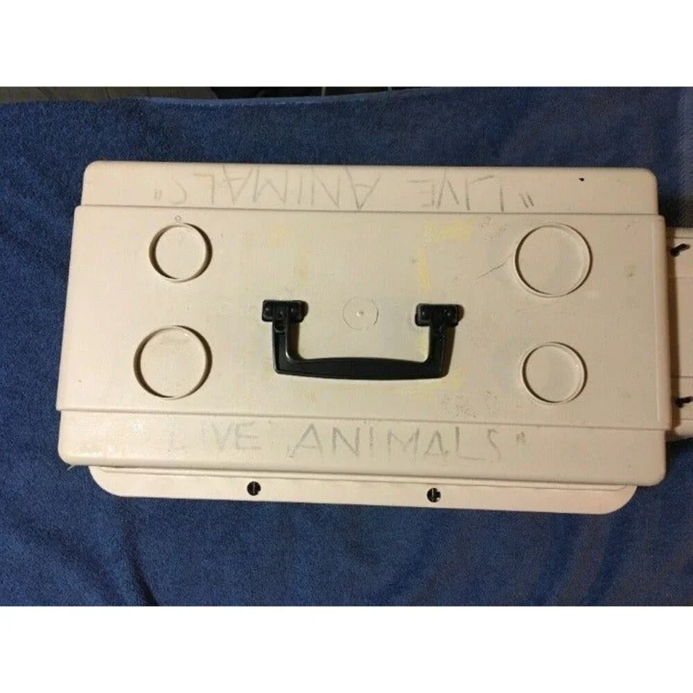 Boots and Barkley Airline Approved Pet carrier for small Dogs & Caps with Dish
